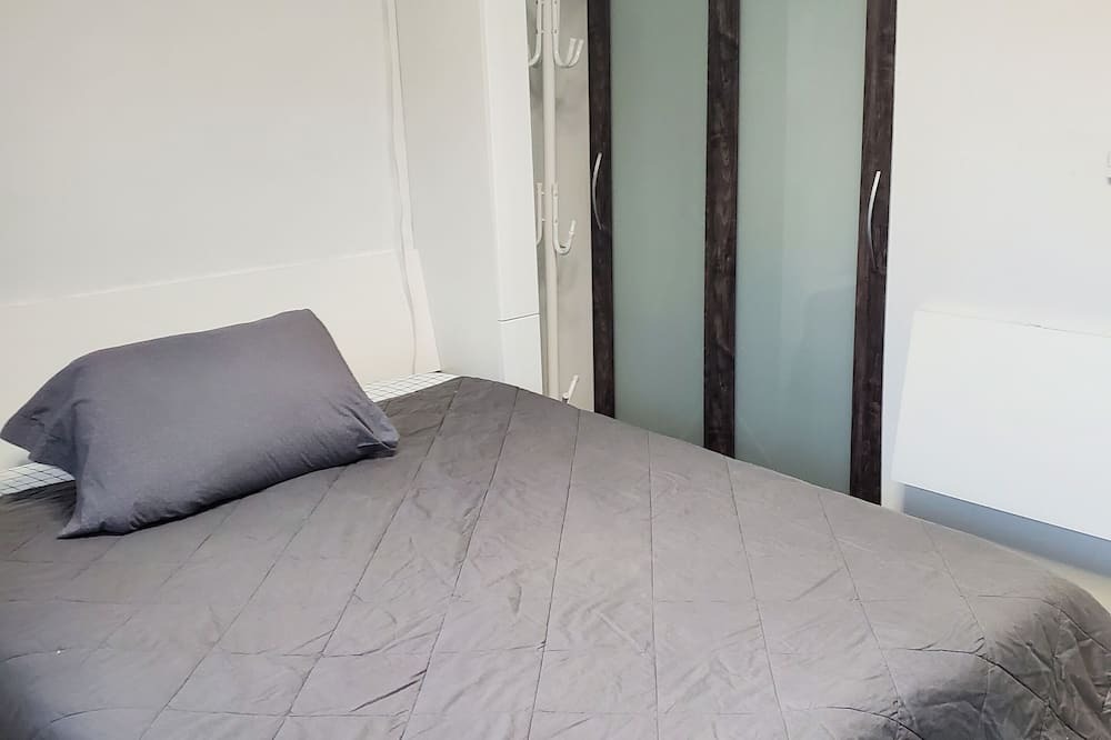 Photo of Bedroom in Amityville