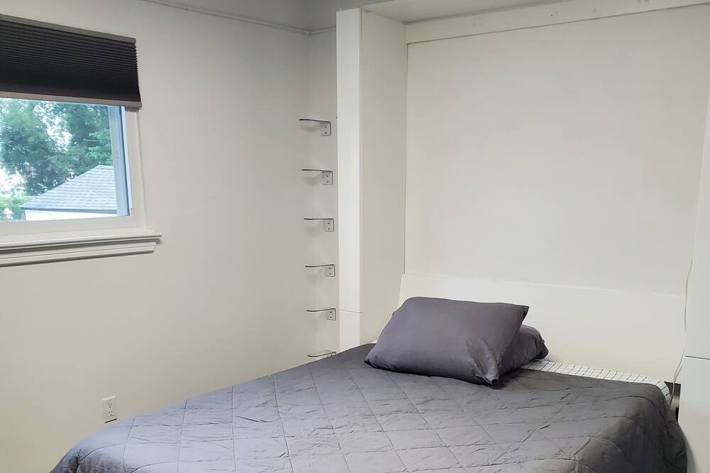 Photo of Bedroom in Amityville