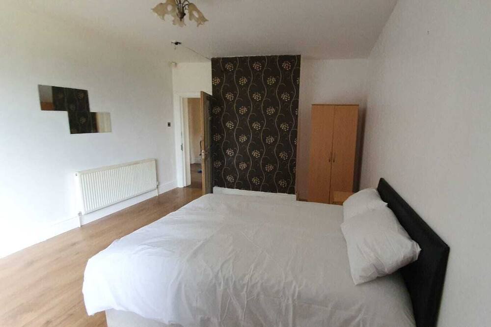 Photo of Bedroom in Halesowen
