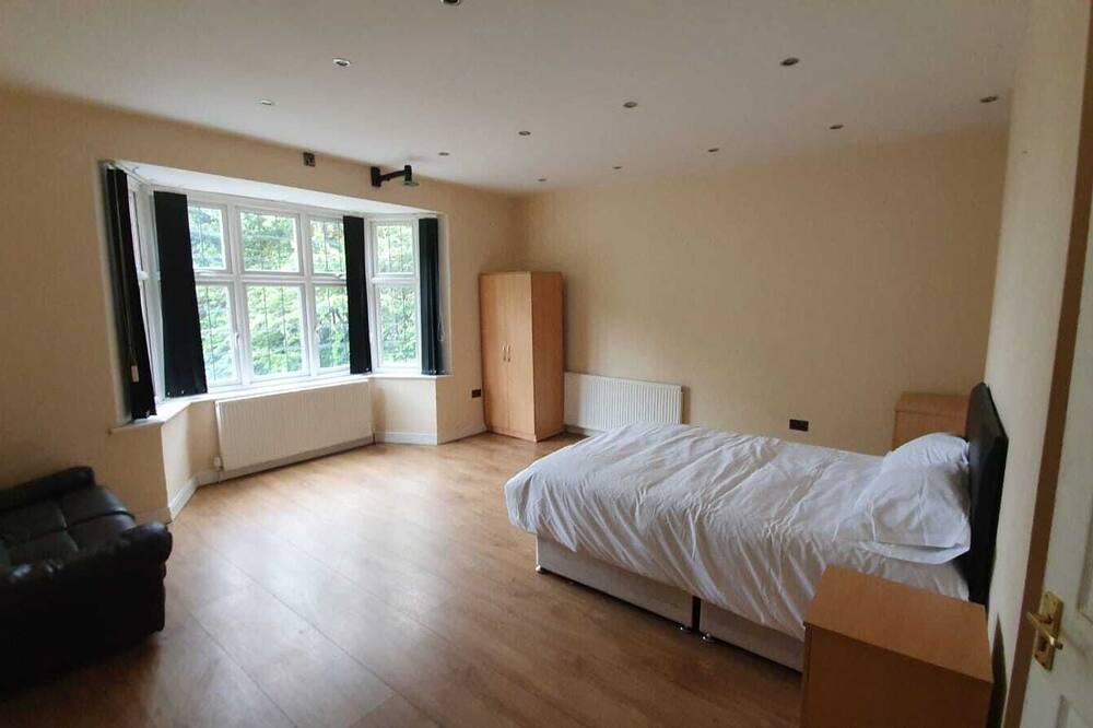 Photo of Bedroom in Halesowen