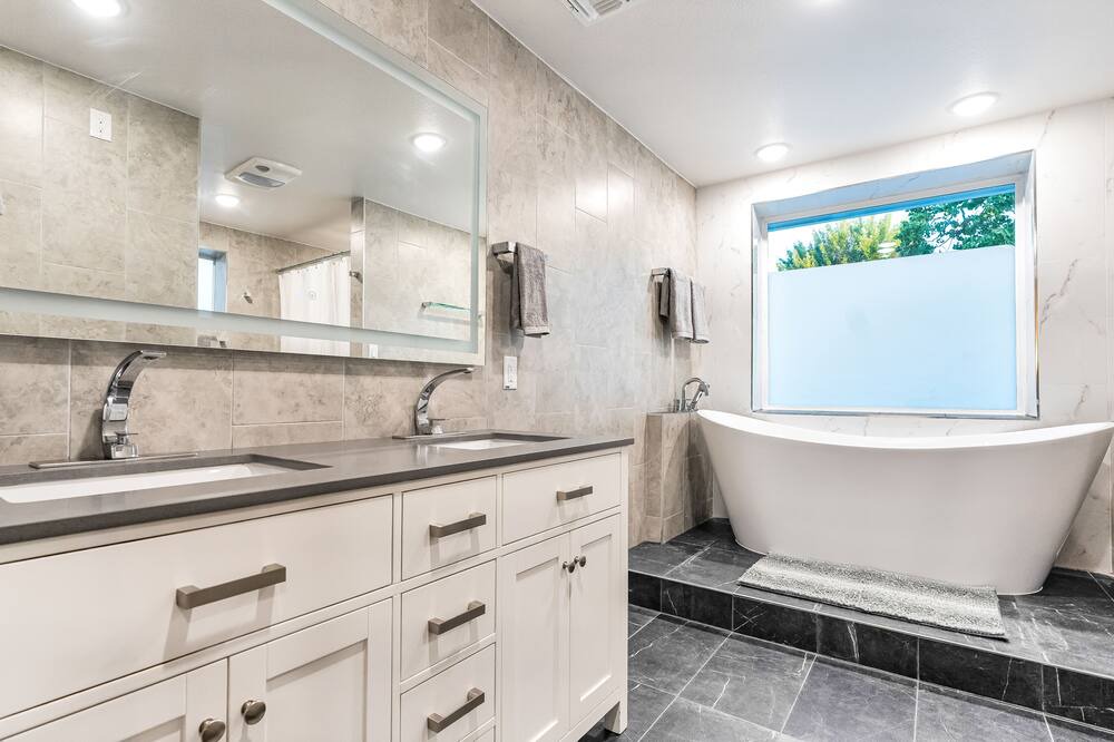 Photo of Bathroom in Shearer Hills - Ridgeview