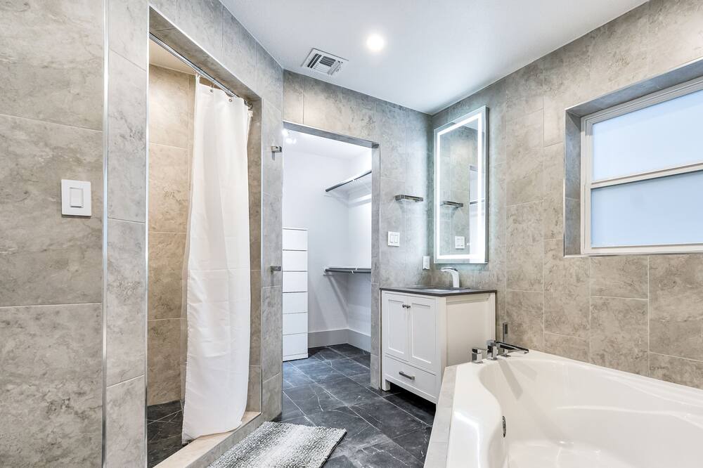 Photo of Bathroom in Shearer Hills - Ridgeview