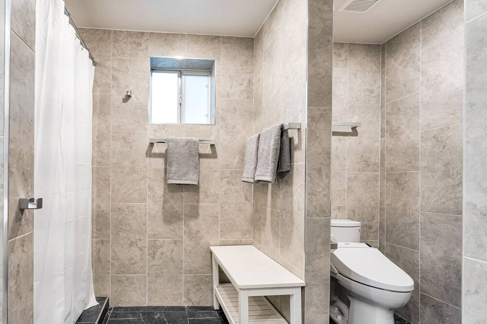 Photo of Bathroom in Shearer Hills - Ridgeview