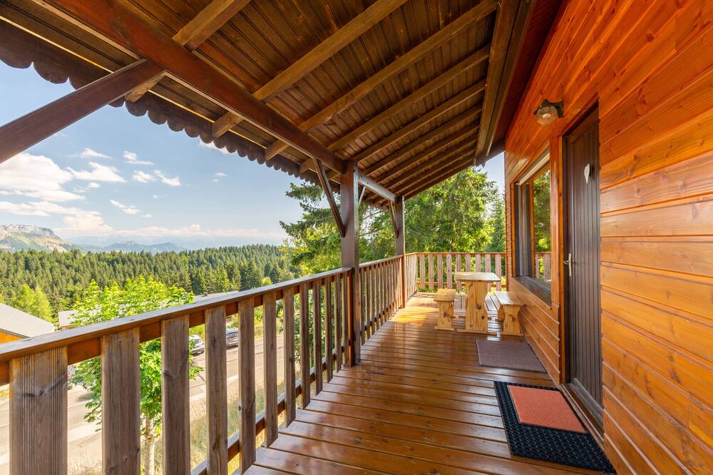 Photo of Patio Balcony in Pugny-Chatenod