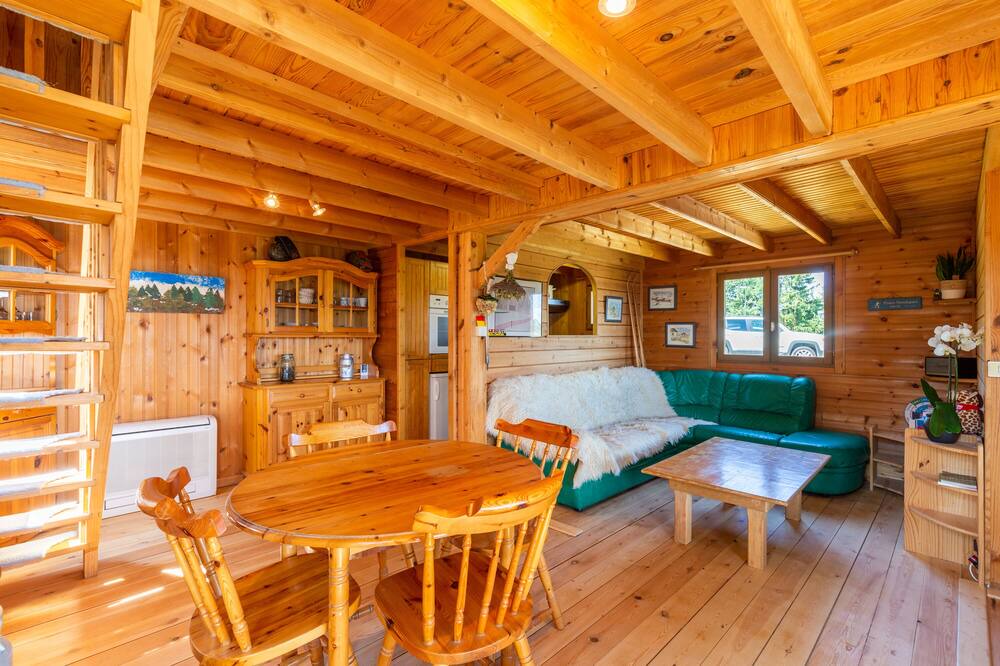 Photo of Livingroom in Pugny-Chatenod