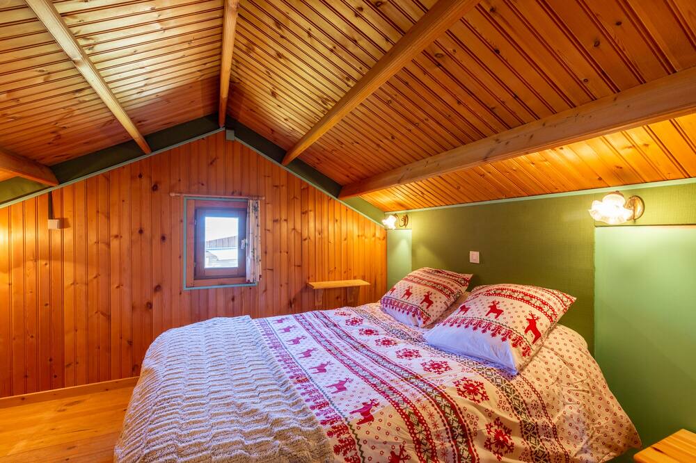 Photo of Bedroom in Pugny-Chatenod