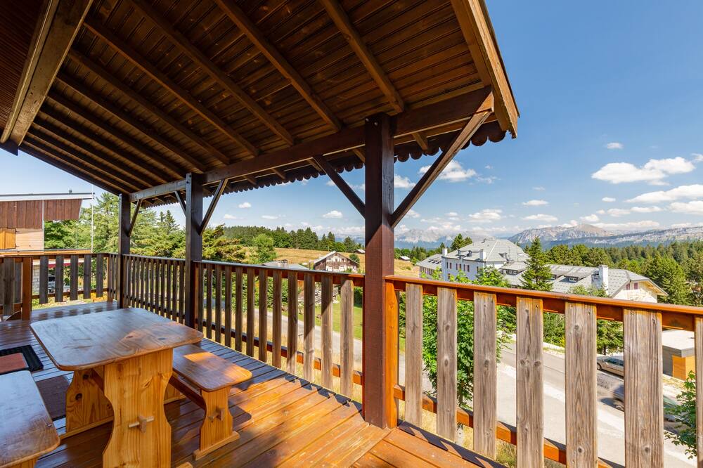 Photo of Patio Balcony in Pugny-Chatenod