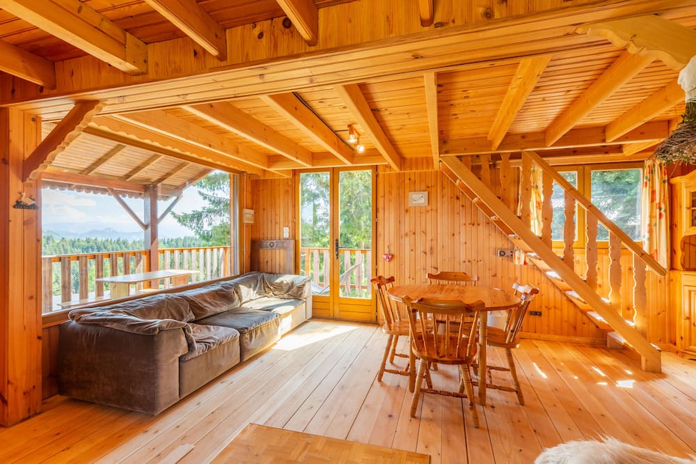 Photo of Livingroom in Pugny-Chatenod