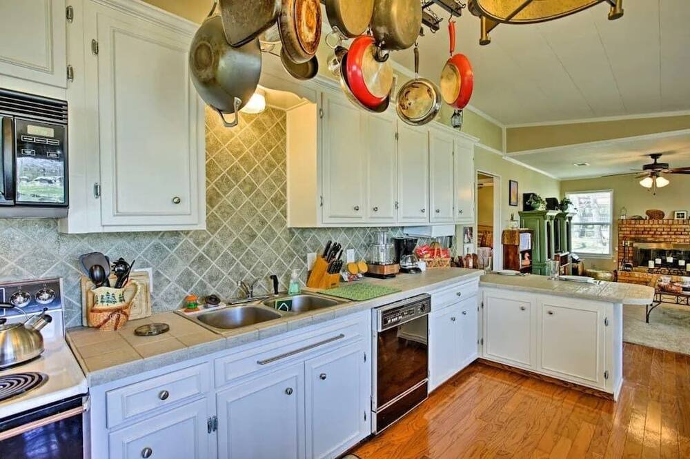 Photo of Kitchen in Gun Barrel City