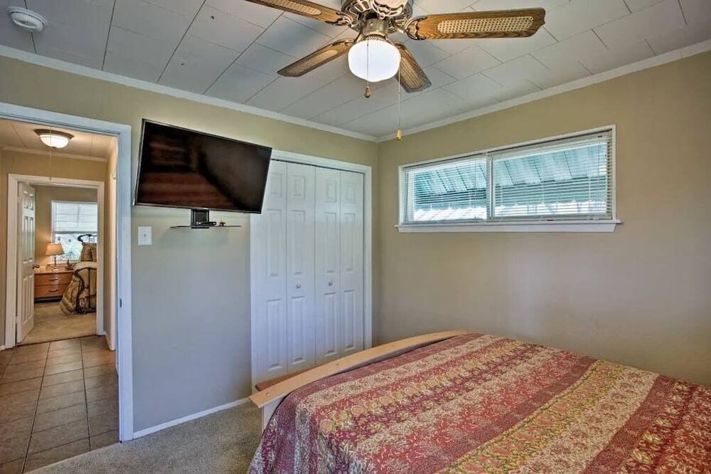 Photo of Bedroom in Gun Barrel City