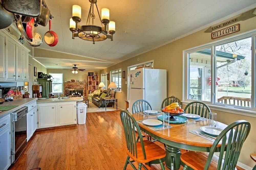 Photo of Kitchen in Gun Barrel City
