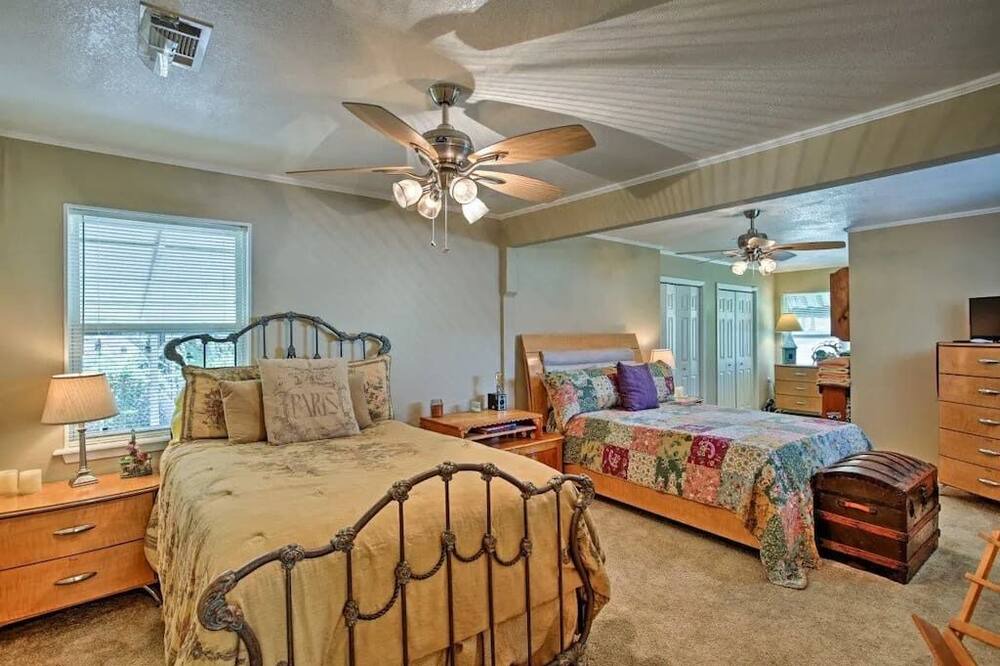 Photo of Bedroom in Gun Barrel City