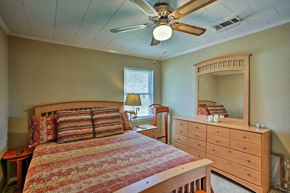 Photo of Bedroom in Gun Barrel City