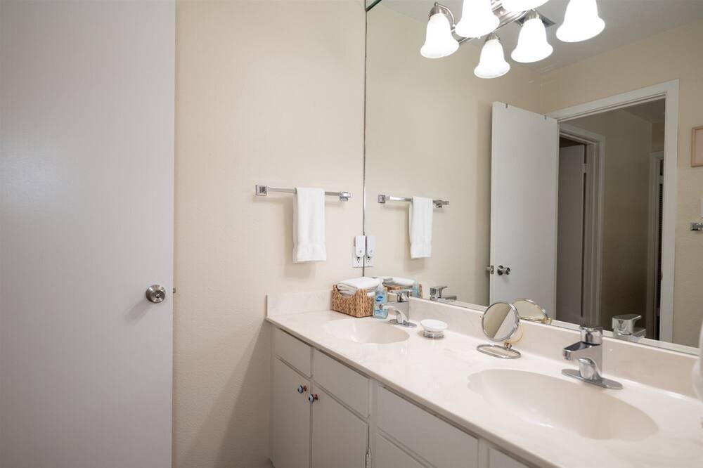 Photo of Bathroom in Sailhouse