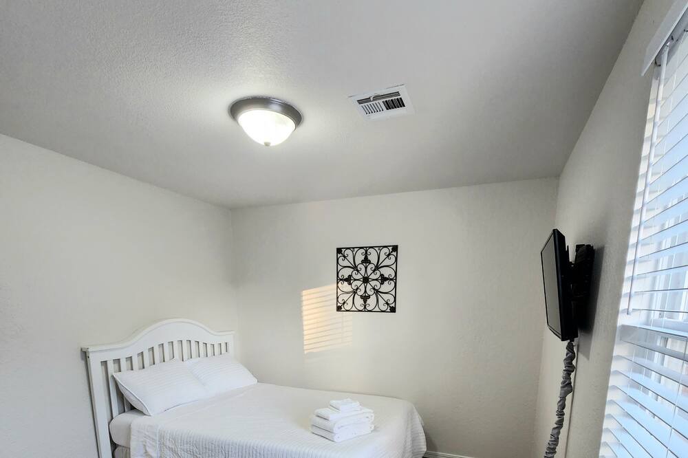 Photo of Bedroom in Moore