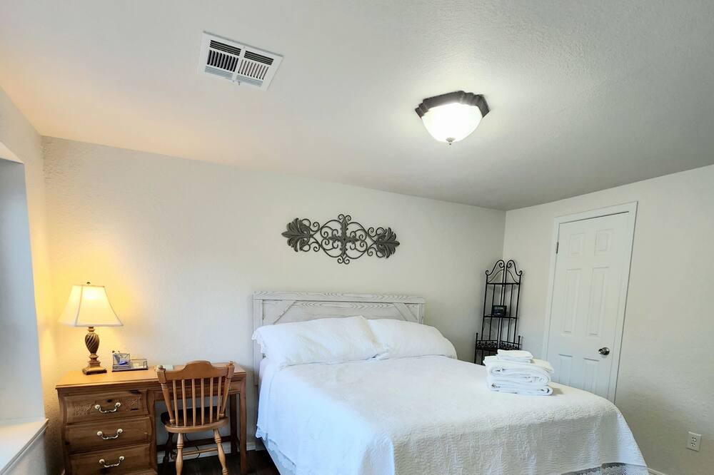 Photo of Bedroom in Moore