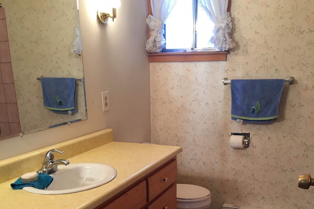 Photo of Bathroom in Curlew