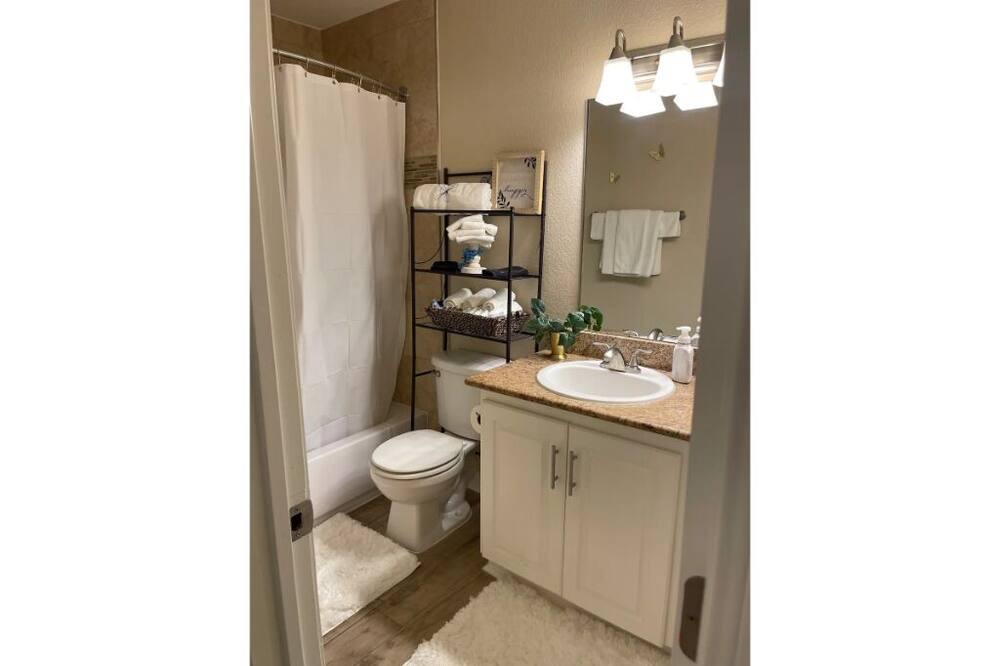 Photo of Bathroom in Brookhollow