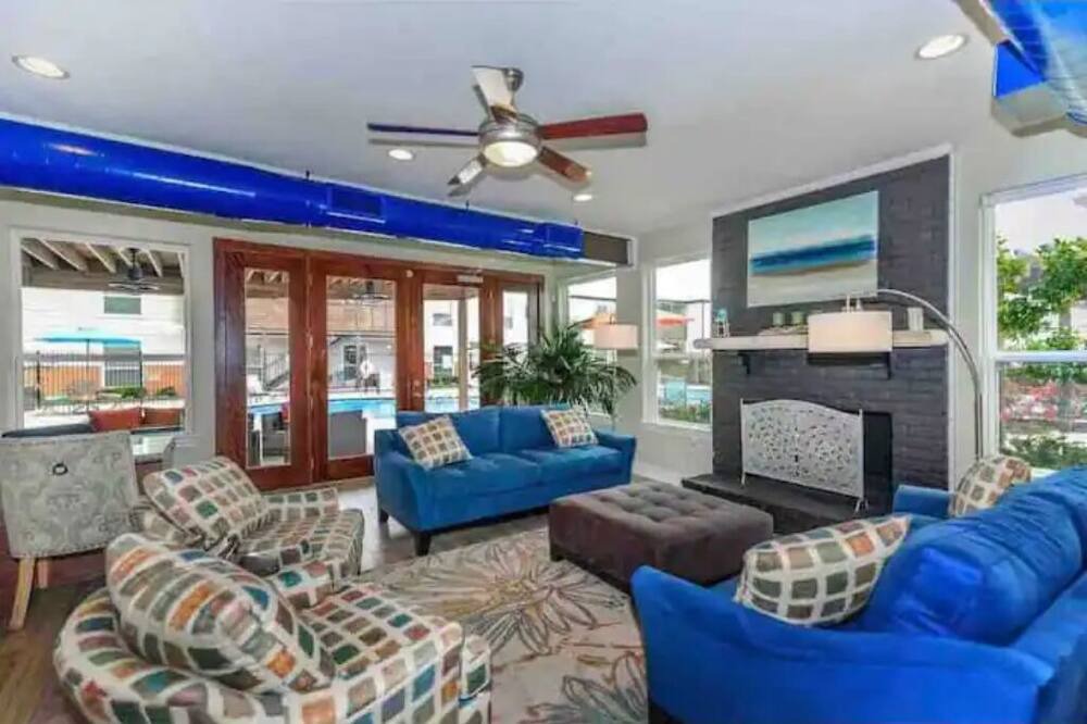 Photo of Livingroom in Brookhollow