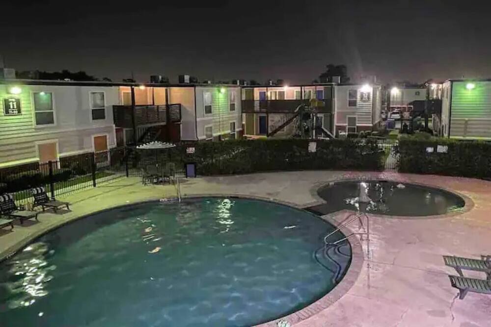Photo of Outdoor in Brookhollow