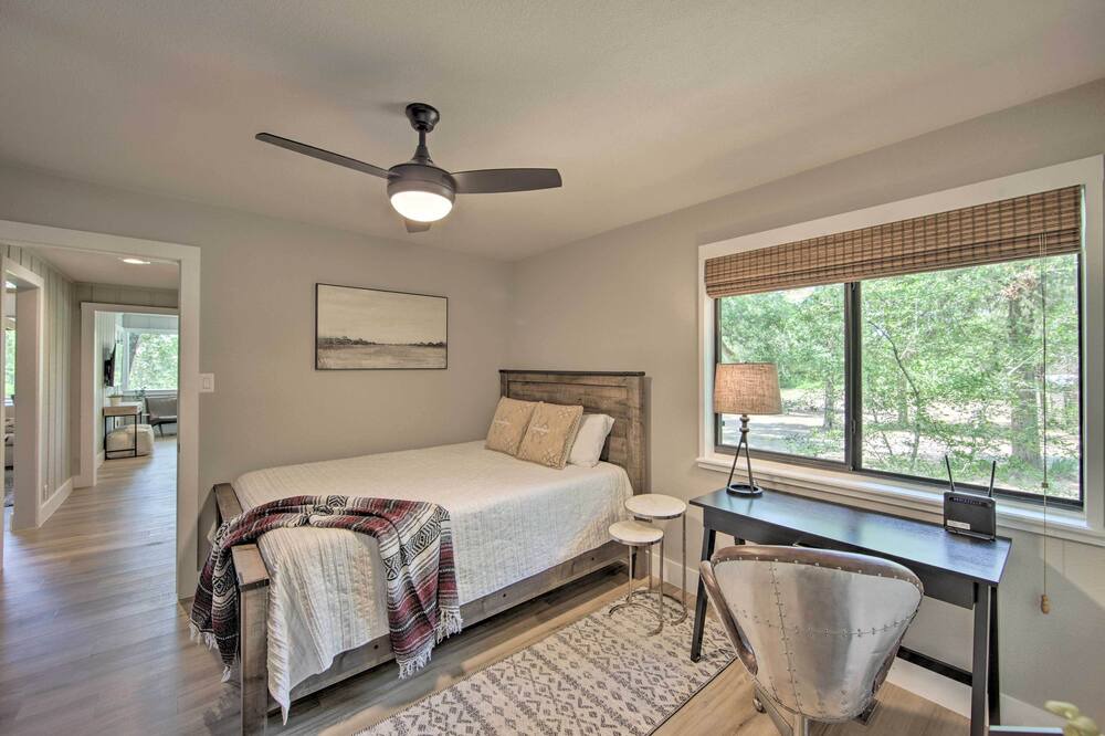 Photo of Bedroom in Henderson County
