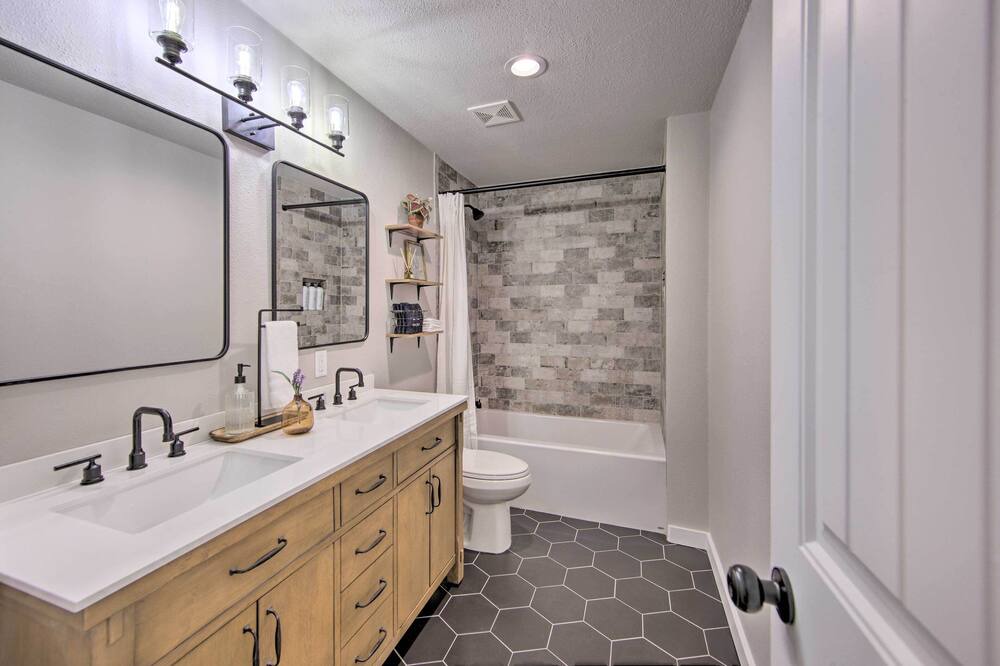 Photo of Bathroom in Henderson County