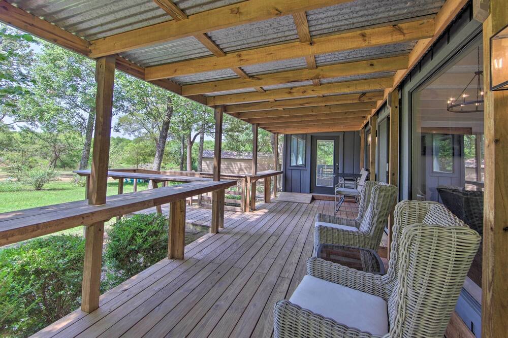 Photo of Patio Balcony in Henderson County