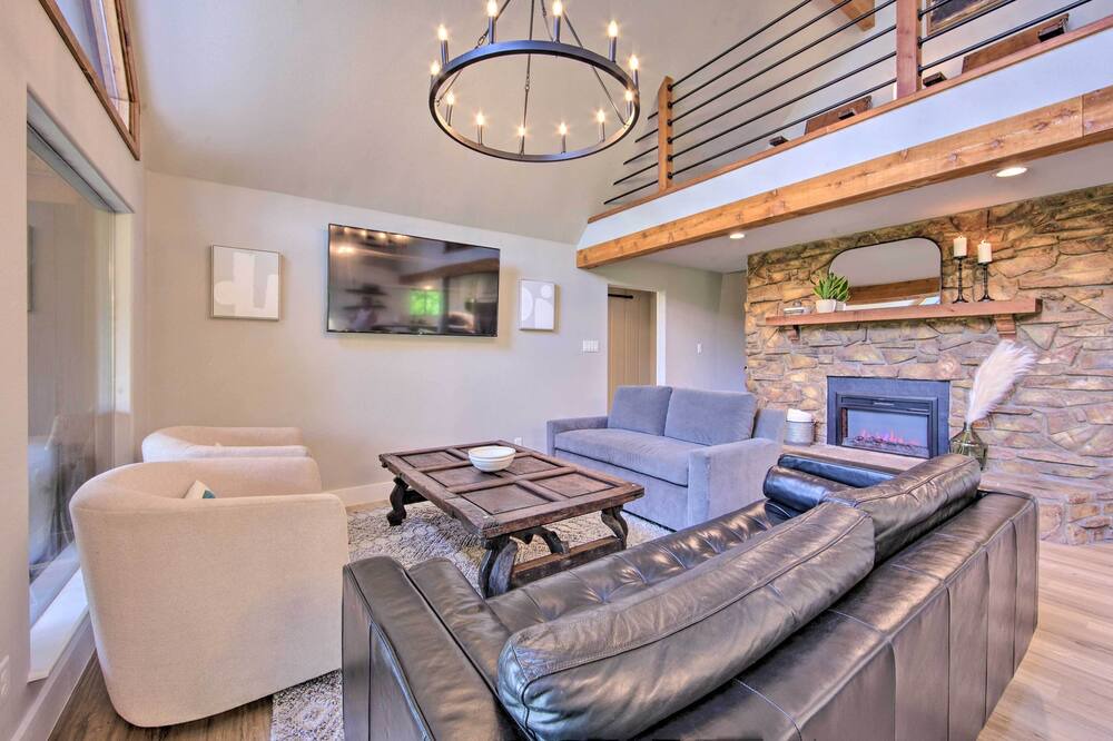 Photo of Livingroom in Henderson County