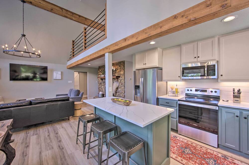 Photo of Kitchen in Henderson County