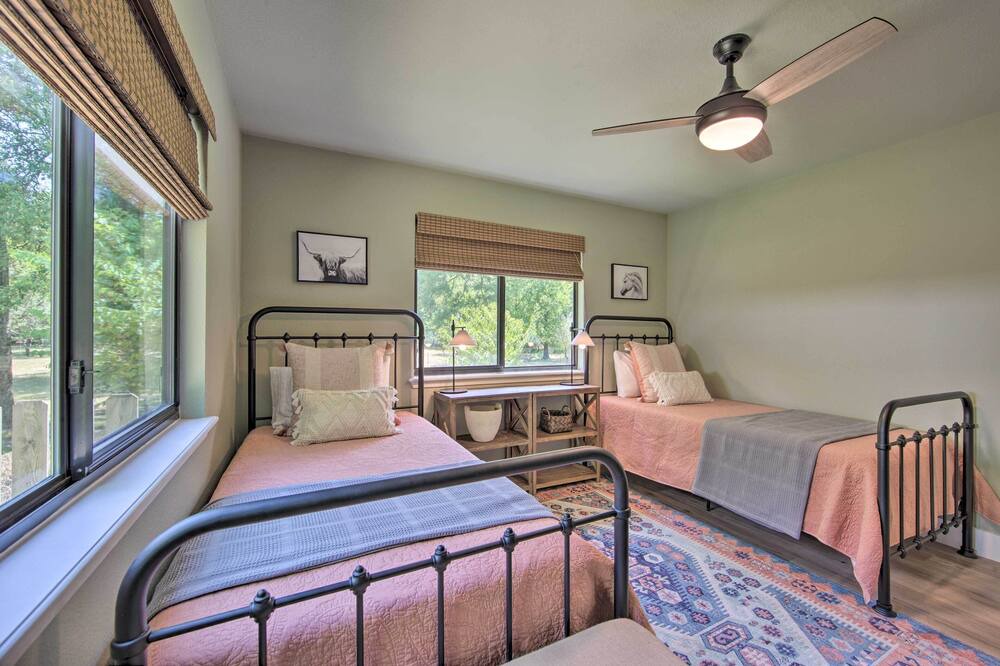 Photo of Bedroom in Henderson County