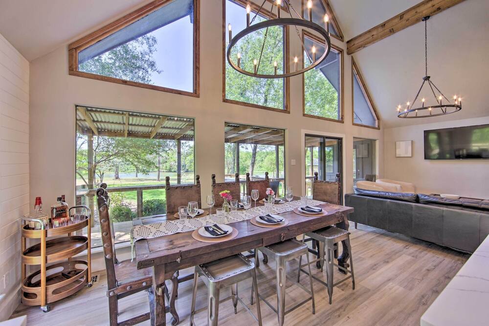 Photo of Bedroom in Henderson County