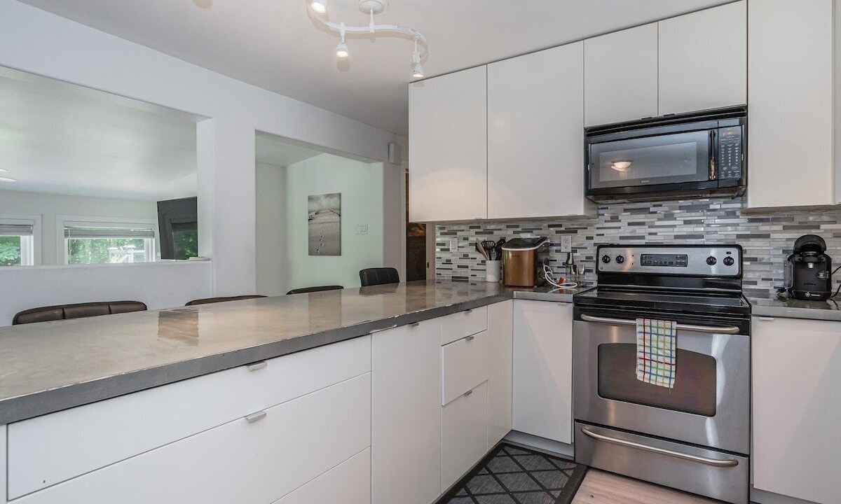 Photo of Kitchen in Colpoys Bay