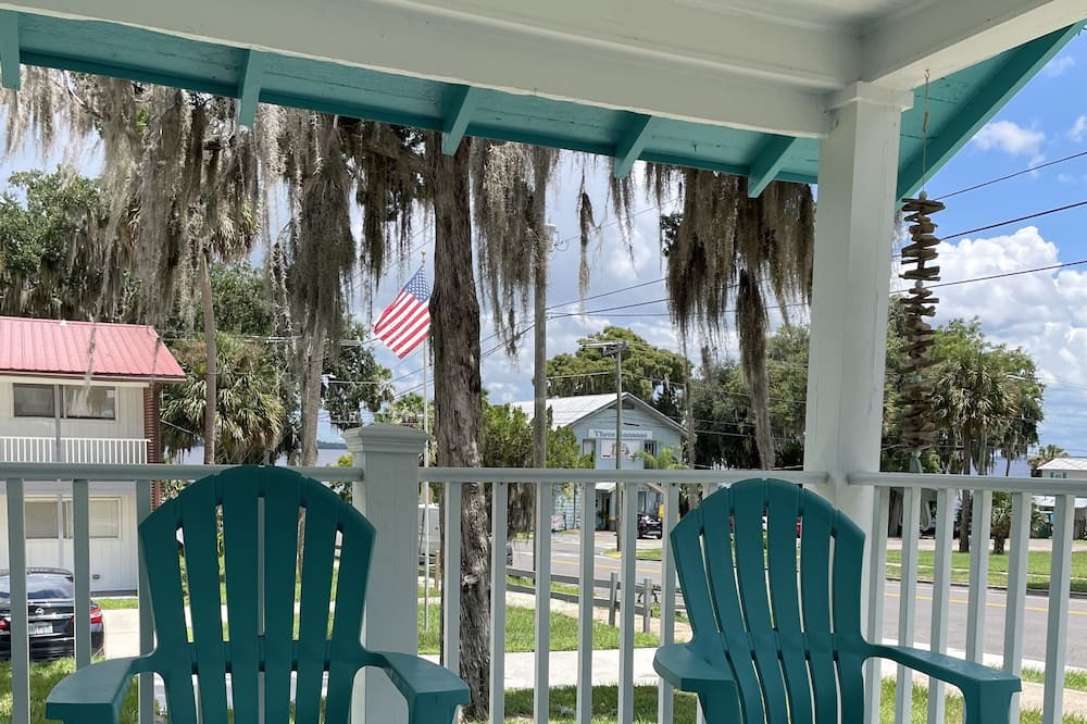 Photo of Patio Balcony in Crescent City