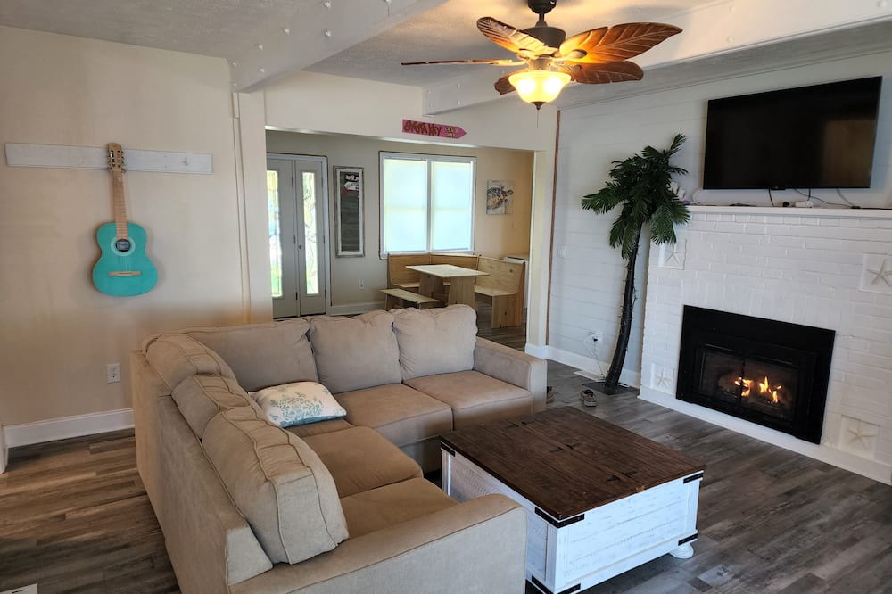 Photo of Livingroom in Valley Lee