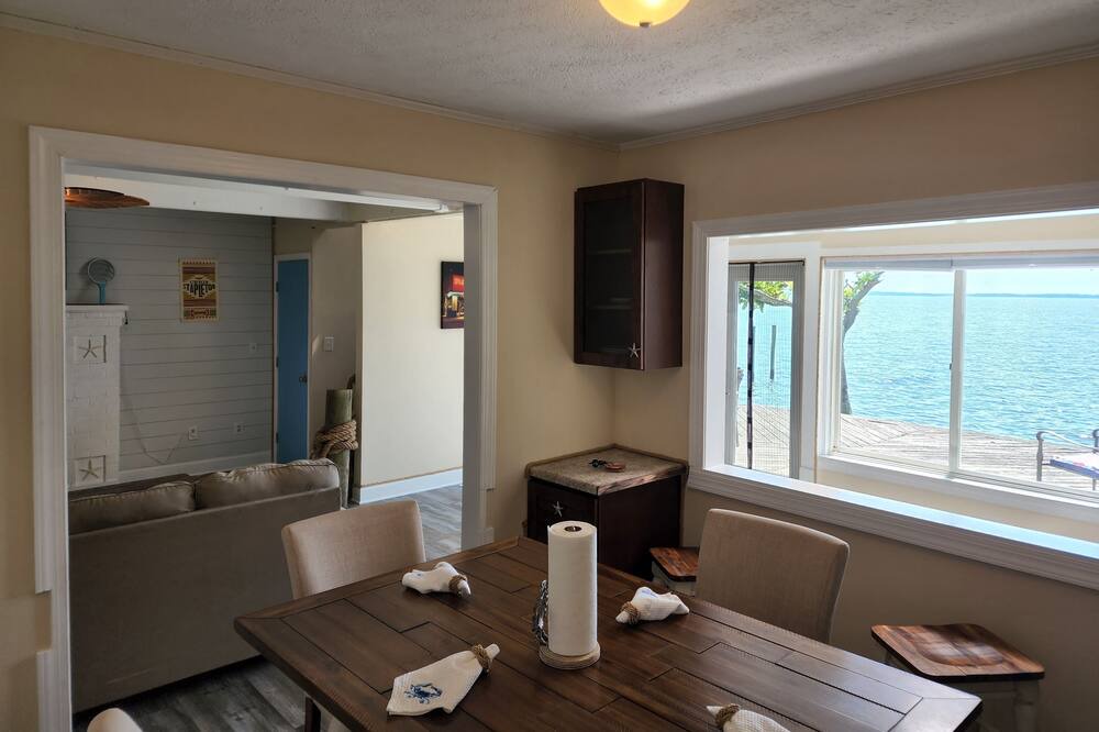 Photo of Livingroom in Valley Lee