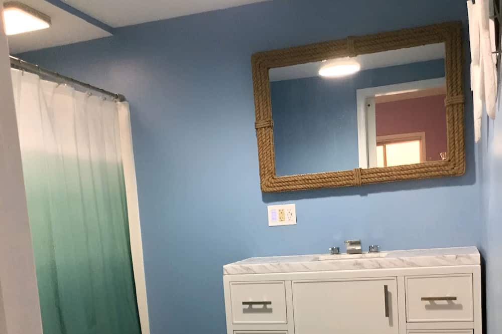 Photo of Bathroom in Valley Lee