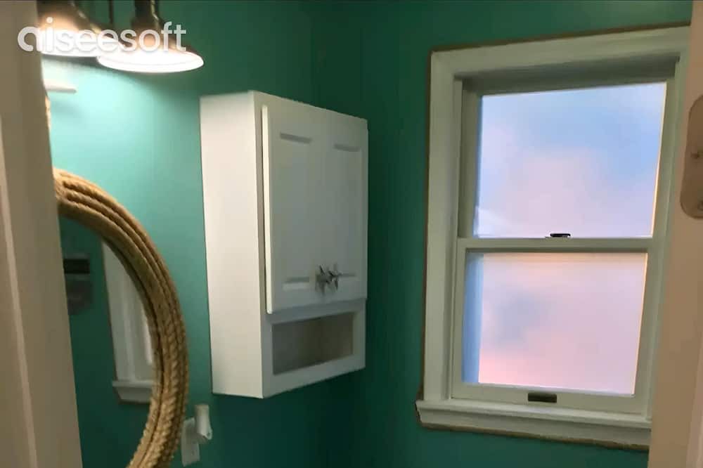 Photo of Bathroom in Valley Lee