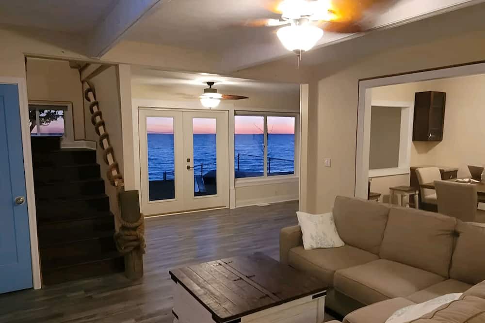 Photo of Others in Valley Lee