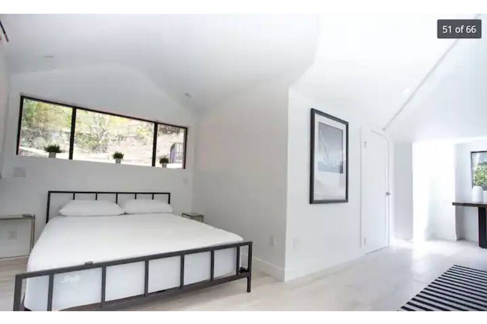 Photo of Bedroom in Beverly Glen
