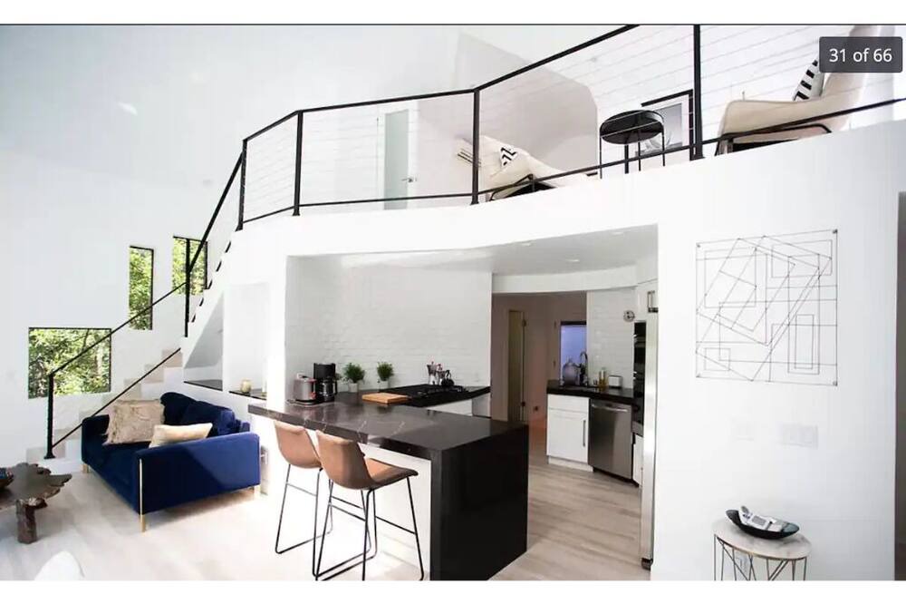 Photo of Bedroom in Beverly Glen