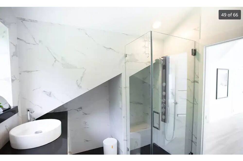 Photo of Bathroom in Beverly Glen