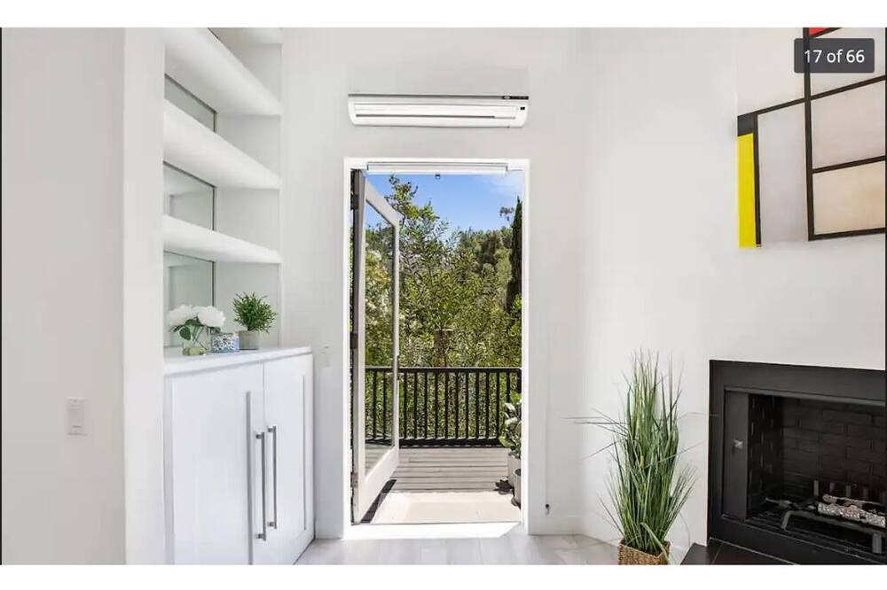 Photo of Bedroom in Beverly Glen