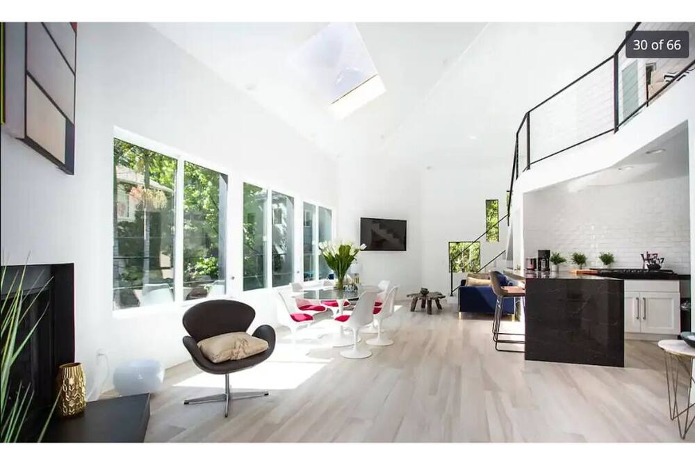 Photo of Bedroom in Beverly Glen