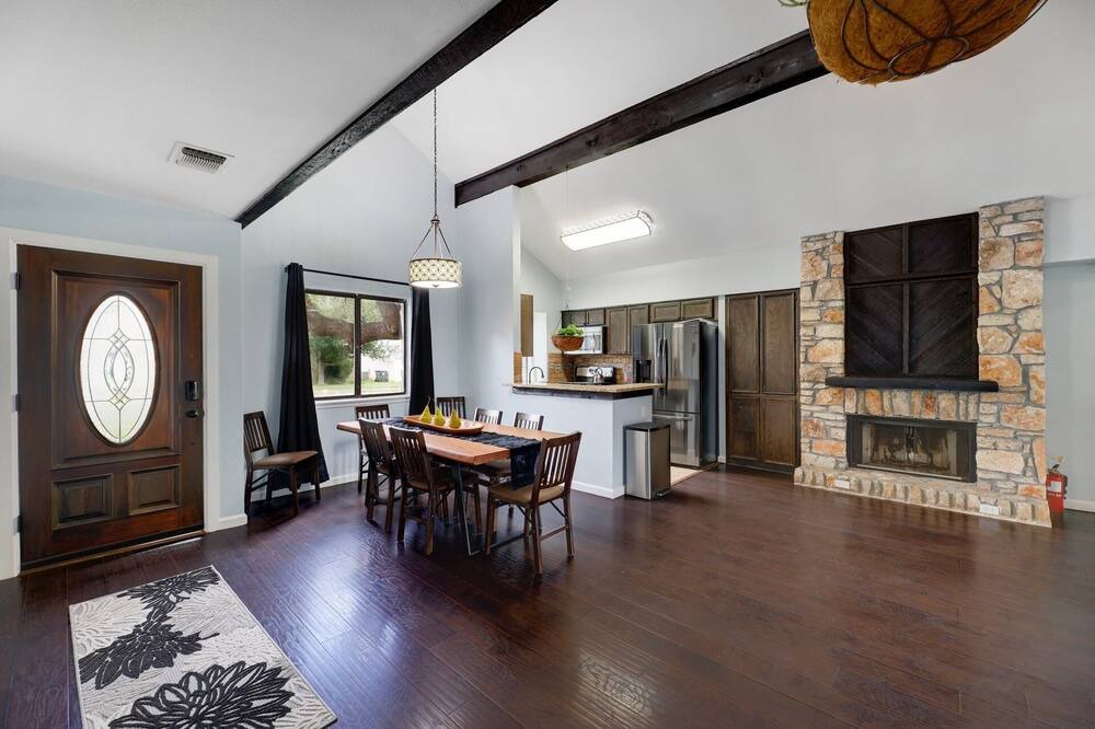 Photo of Livingroom in Anderson Mill