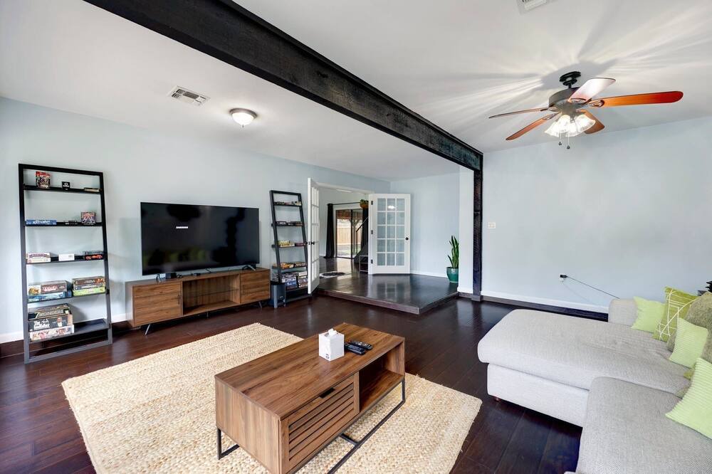 Photo of Livingroom in Anderson Mill