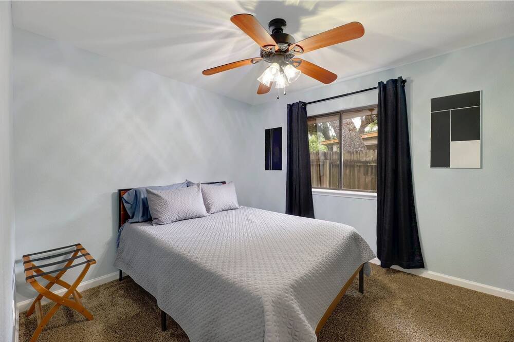 Photo of Bedroom in Anderson Mill