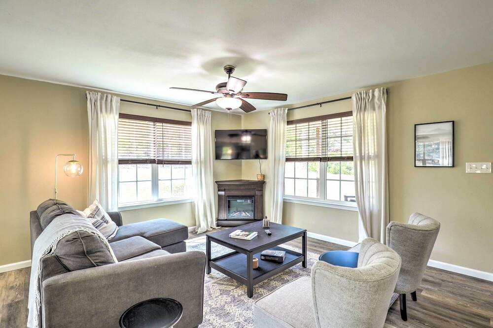 Photo of Livingroom in Circle D-KC Estates
