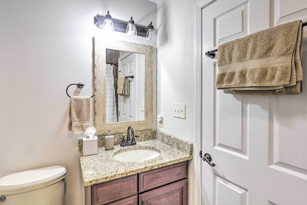 Photo of Bathroom in Circle D-KC Estates