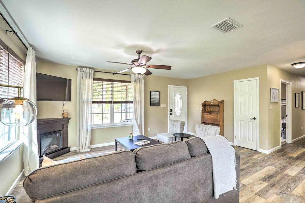 Photo of Livingroom in Circle D-KC Estates