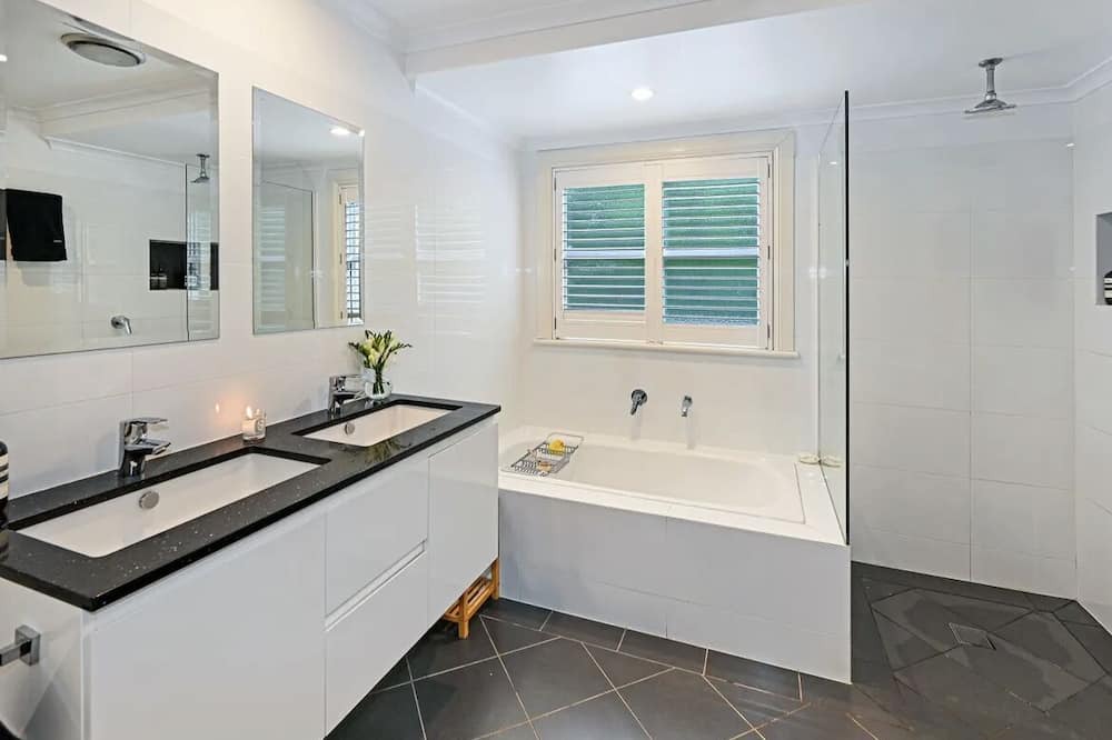 Photo of Bathroom in Scone